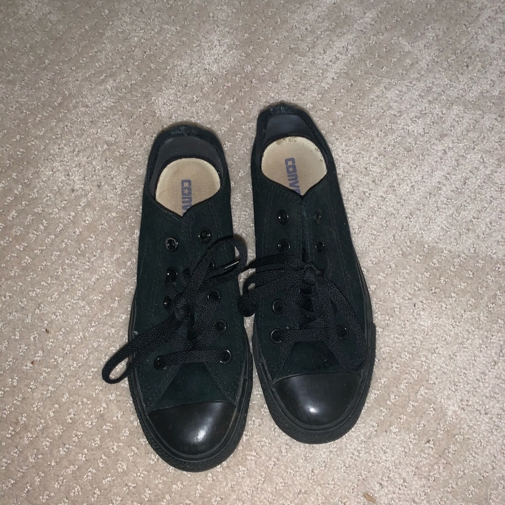 all black low top converse